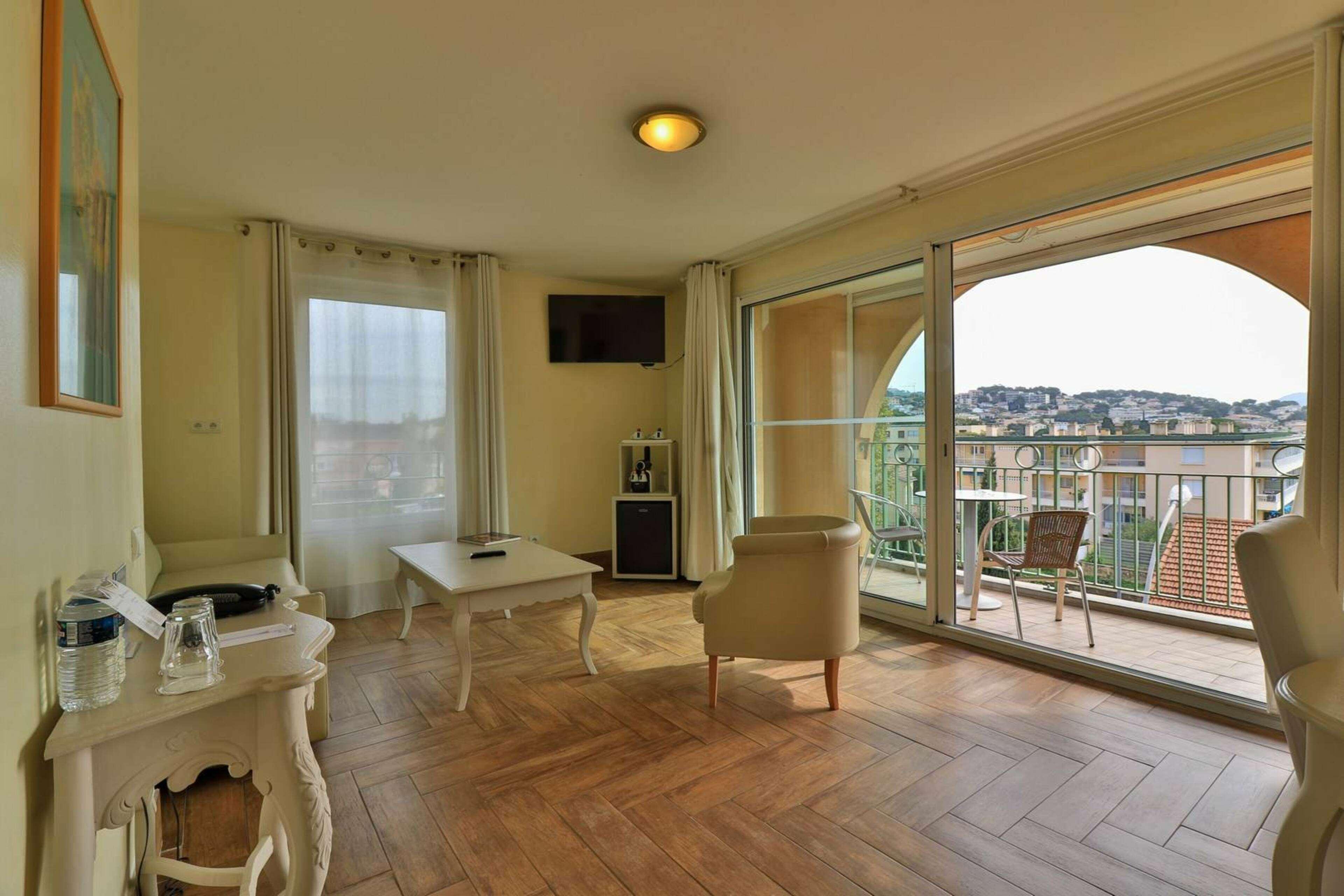 Hotel Sanary, Soleil Et Jardin - Renovation Hiver 2024-25 Eksteriør billede